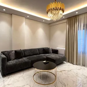 Zeus Deluxe Apartment